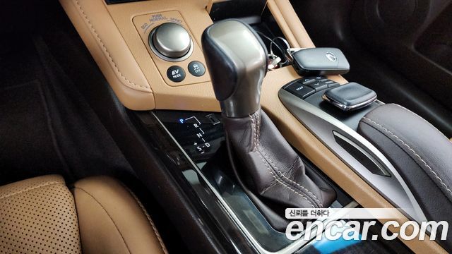 Лексус ES300h 2018 — миниатюра 9