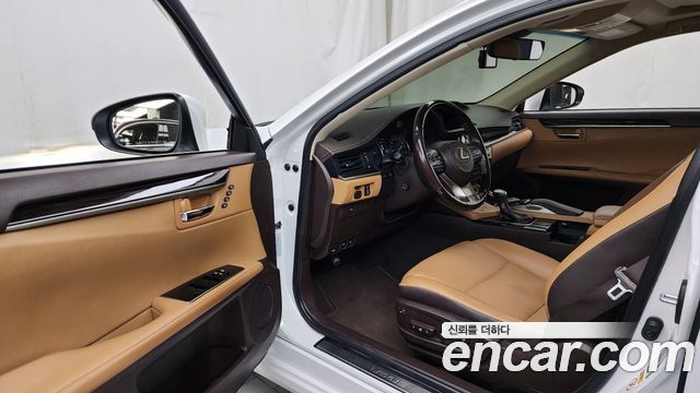 Лексус ES300h 2018 — миниатюра 10