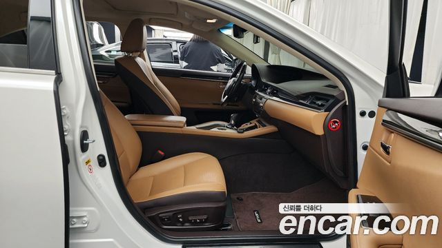Лексус ES300h 2018 — миниатюра 11