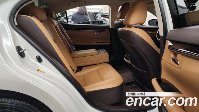 Лексус ES300h 2018 — миниатюра 12