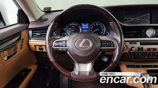 Лексус ES300h 2018 — миниатюра 13