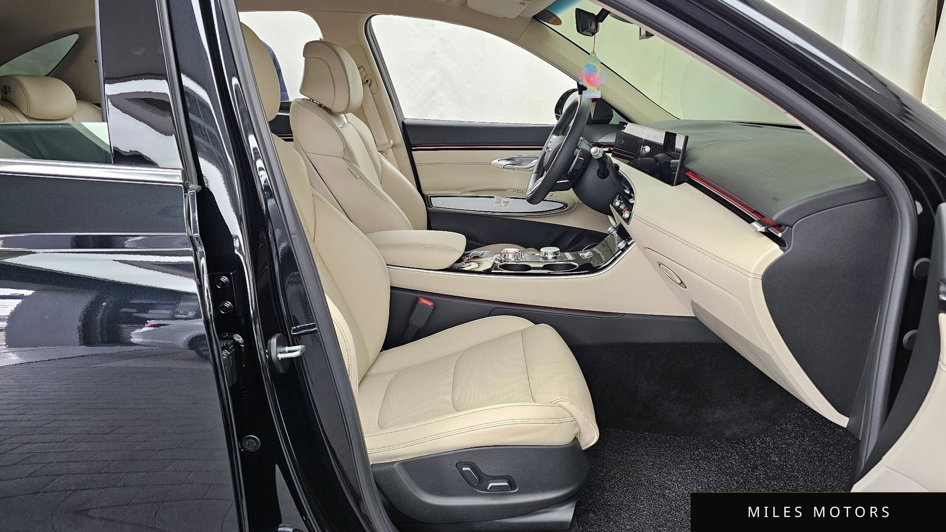 Genesis GV70 2025 — миниатюра 11