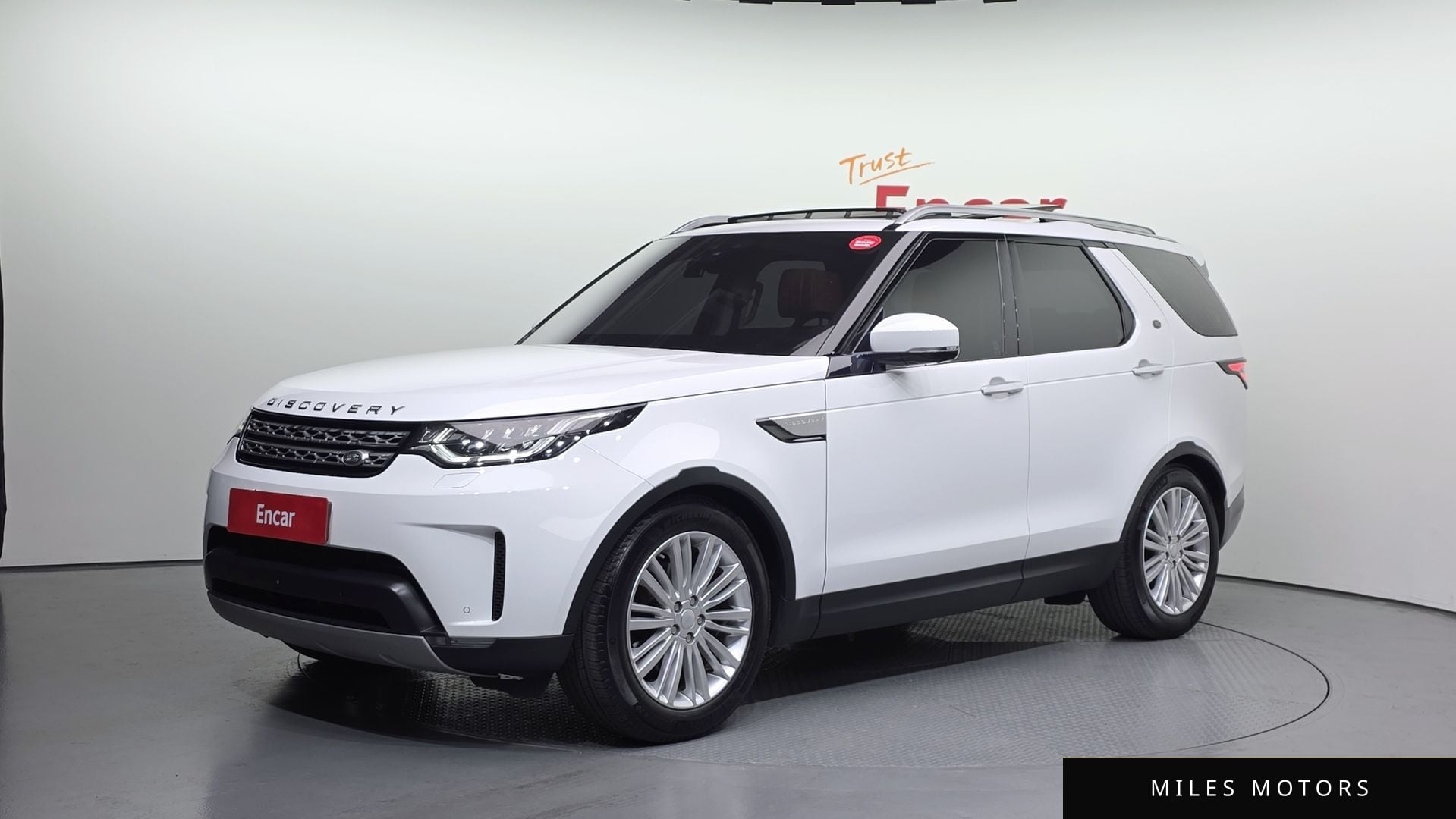 Land Rover Discovery 2018 — фото 1 из 12