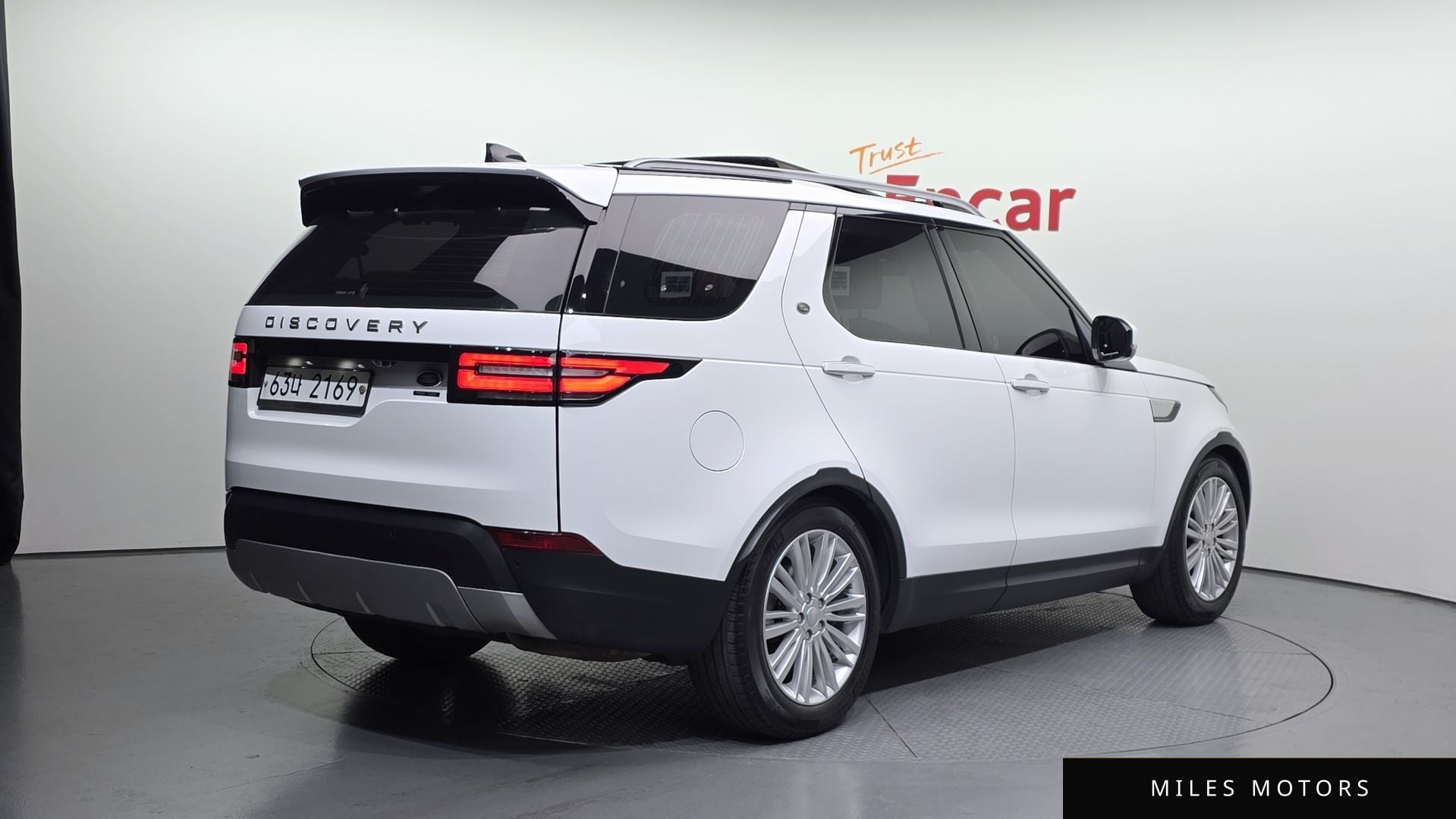 Land Rover Discovery 2018 — миниатюра 2