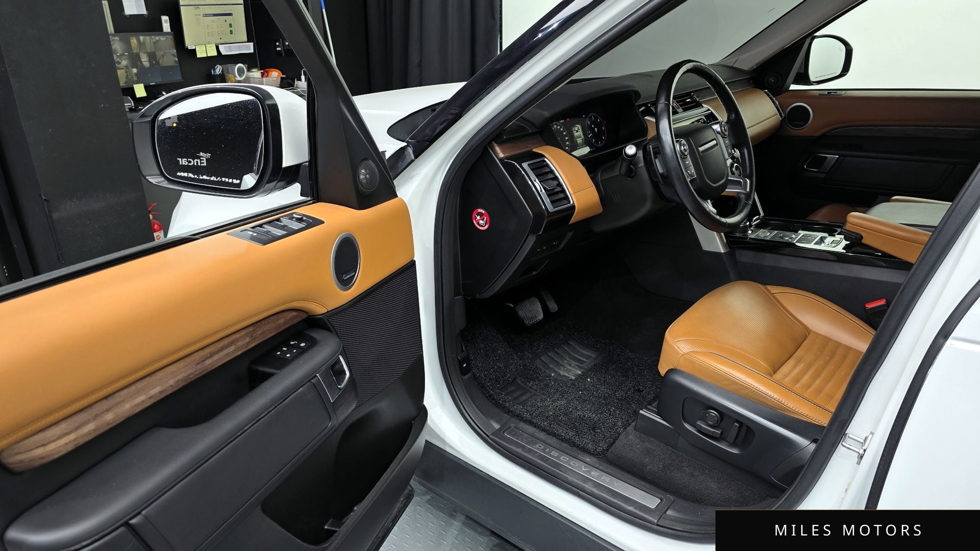 Land Rover Discovery 2018 — миниатюра 10