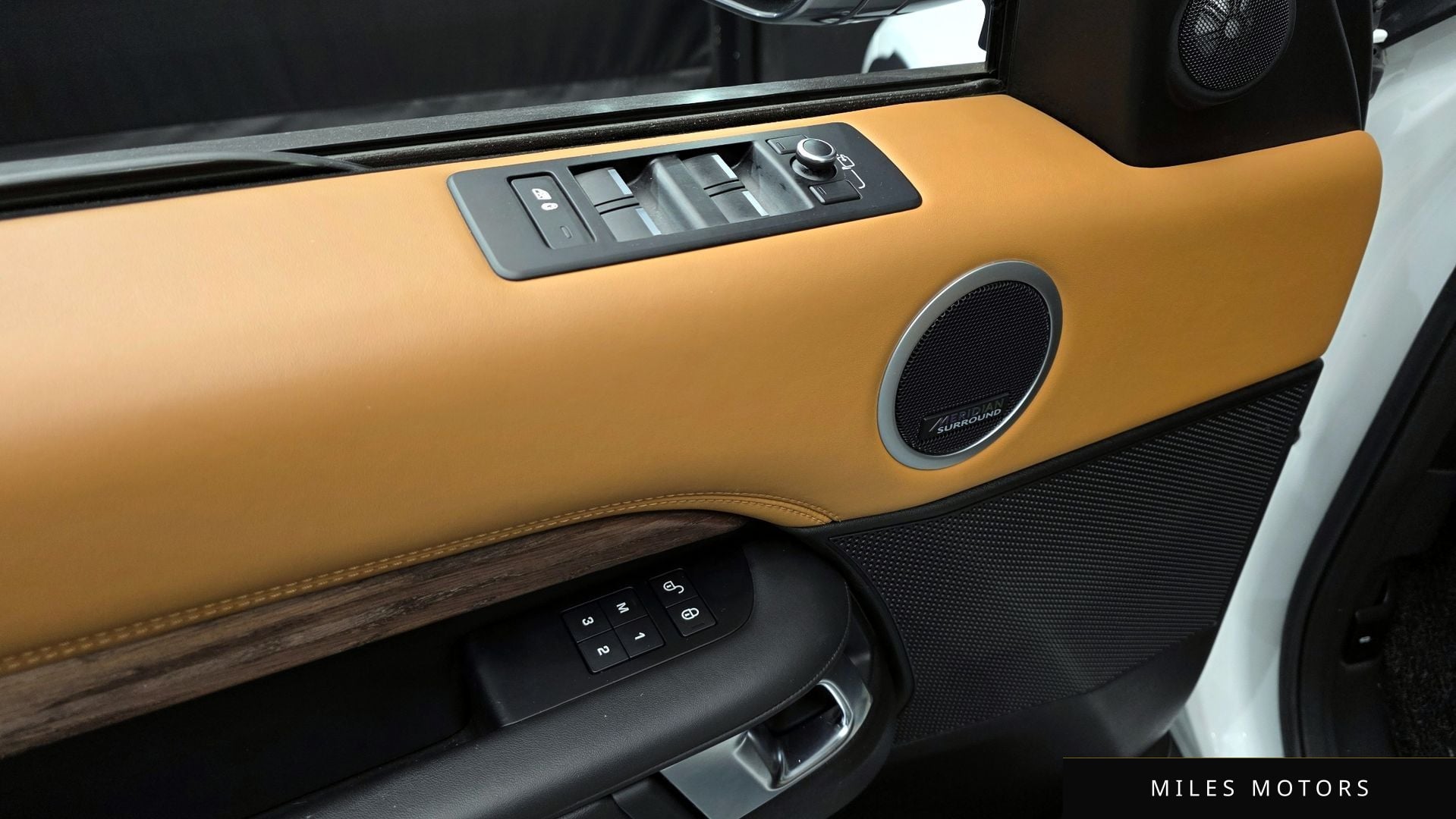 Land Rover Discovery 2018 — миниатюра 11