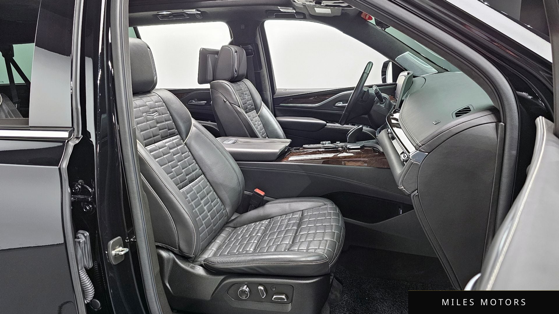 Cadillac Escalade 2022 — миниатюра 10