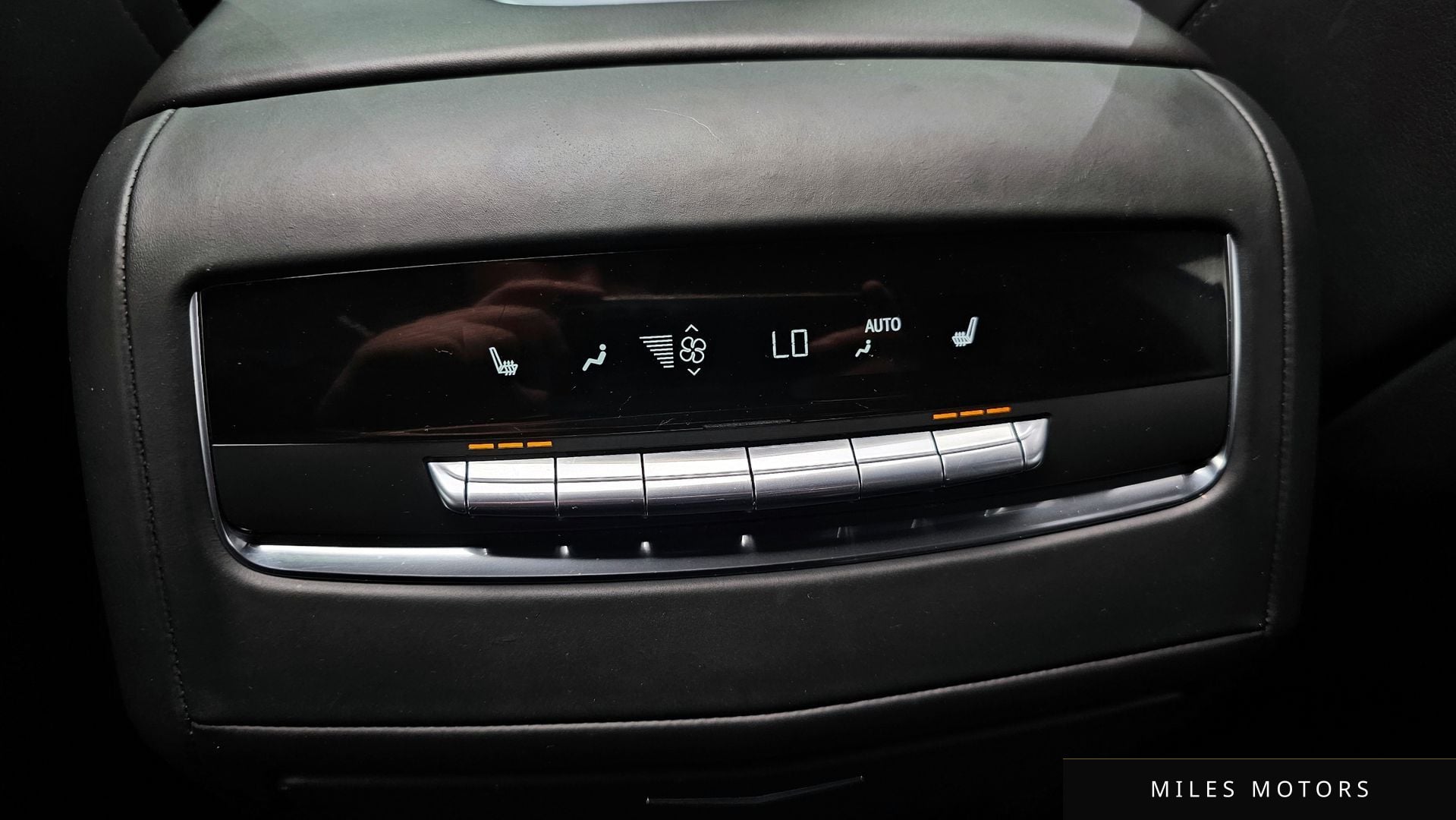 Cadillac Escalade 2022 — миниатюра 17