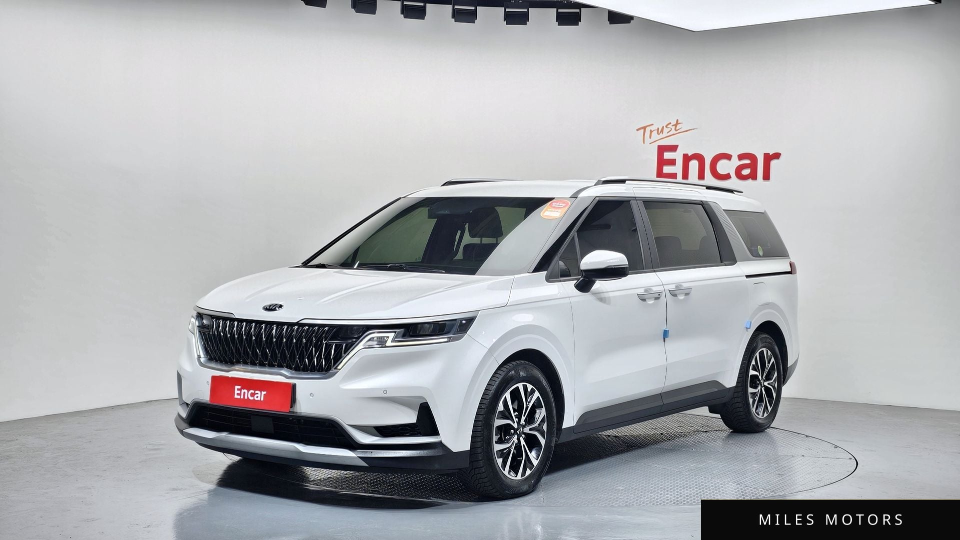 Kia Carnival 2021 — фото 1 из 12