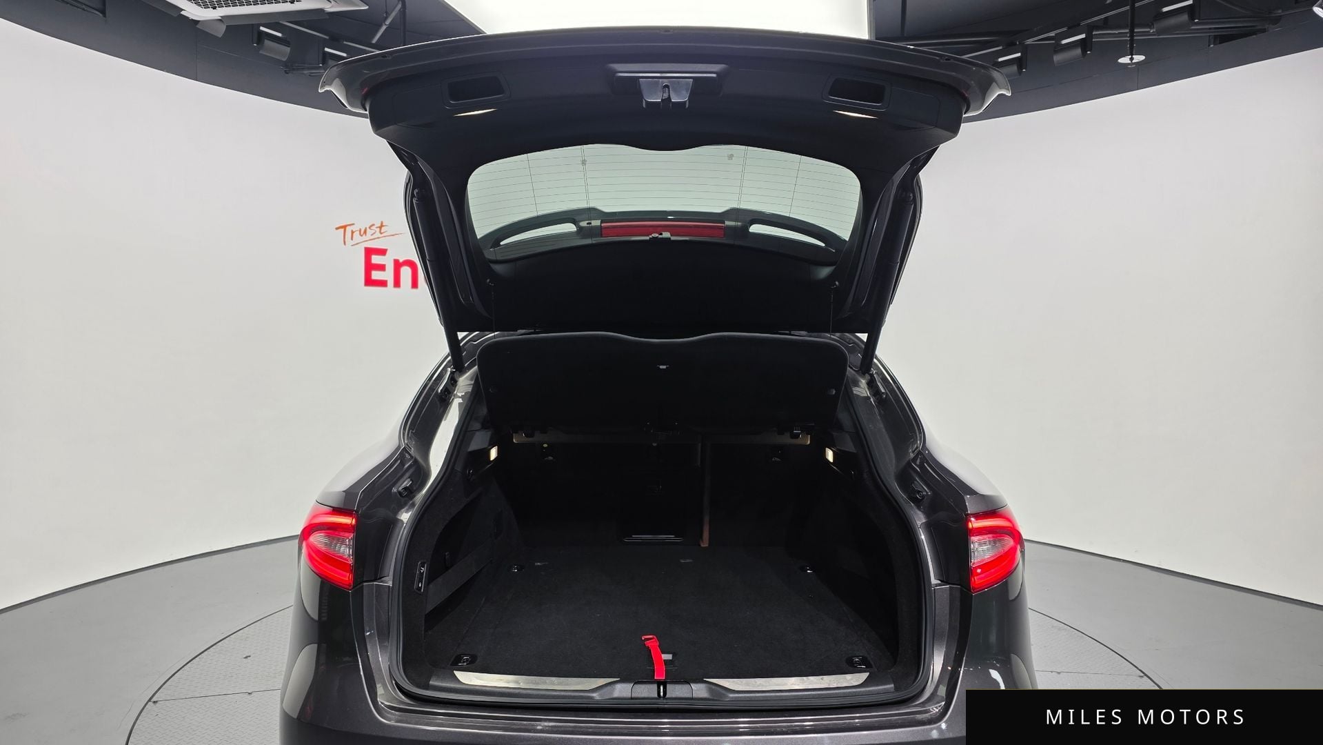Maserati 르반떼 2018 — миниатюра 20