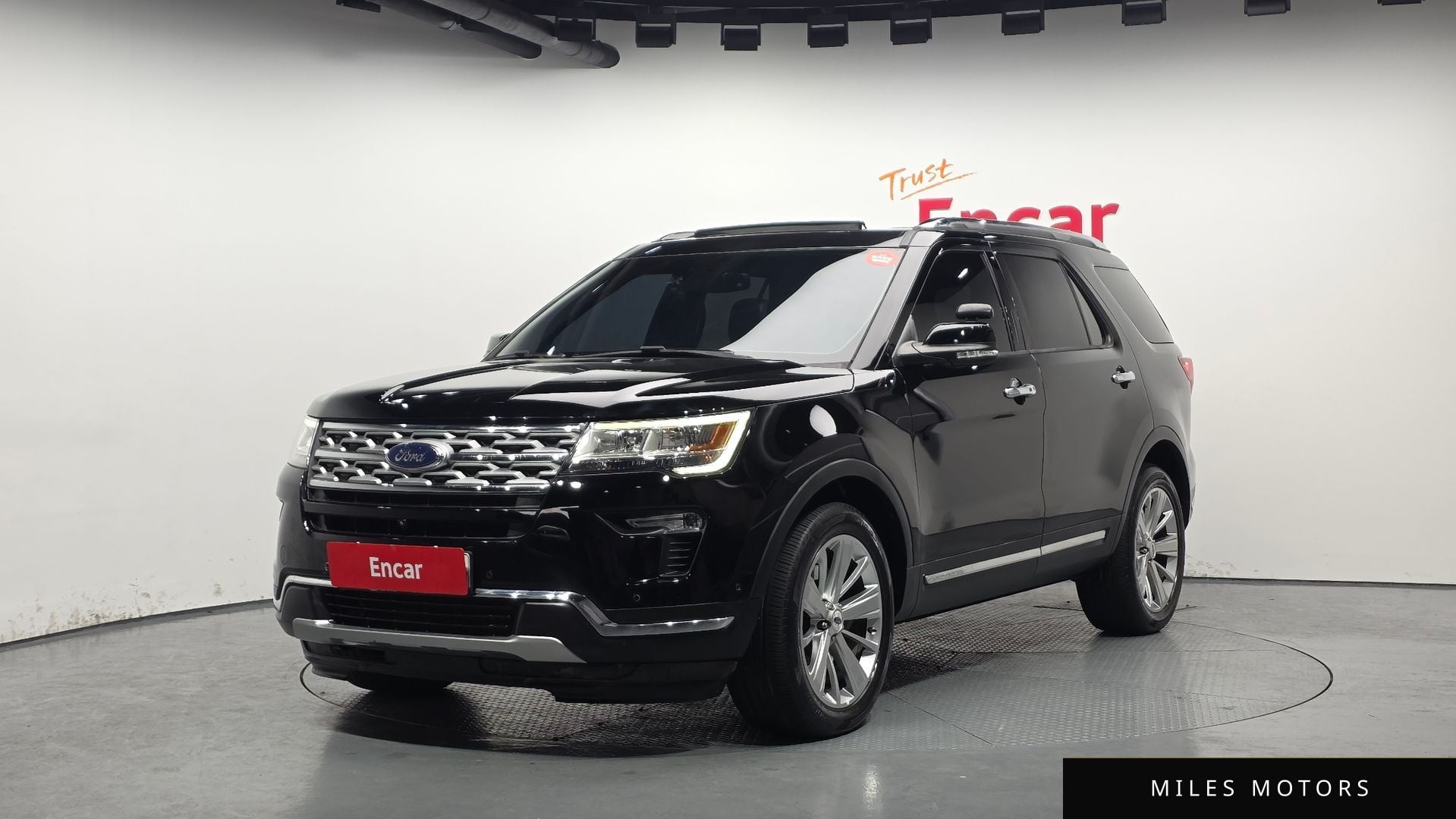 Ford Explorer 2018 — фото 1 из 12