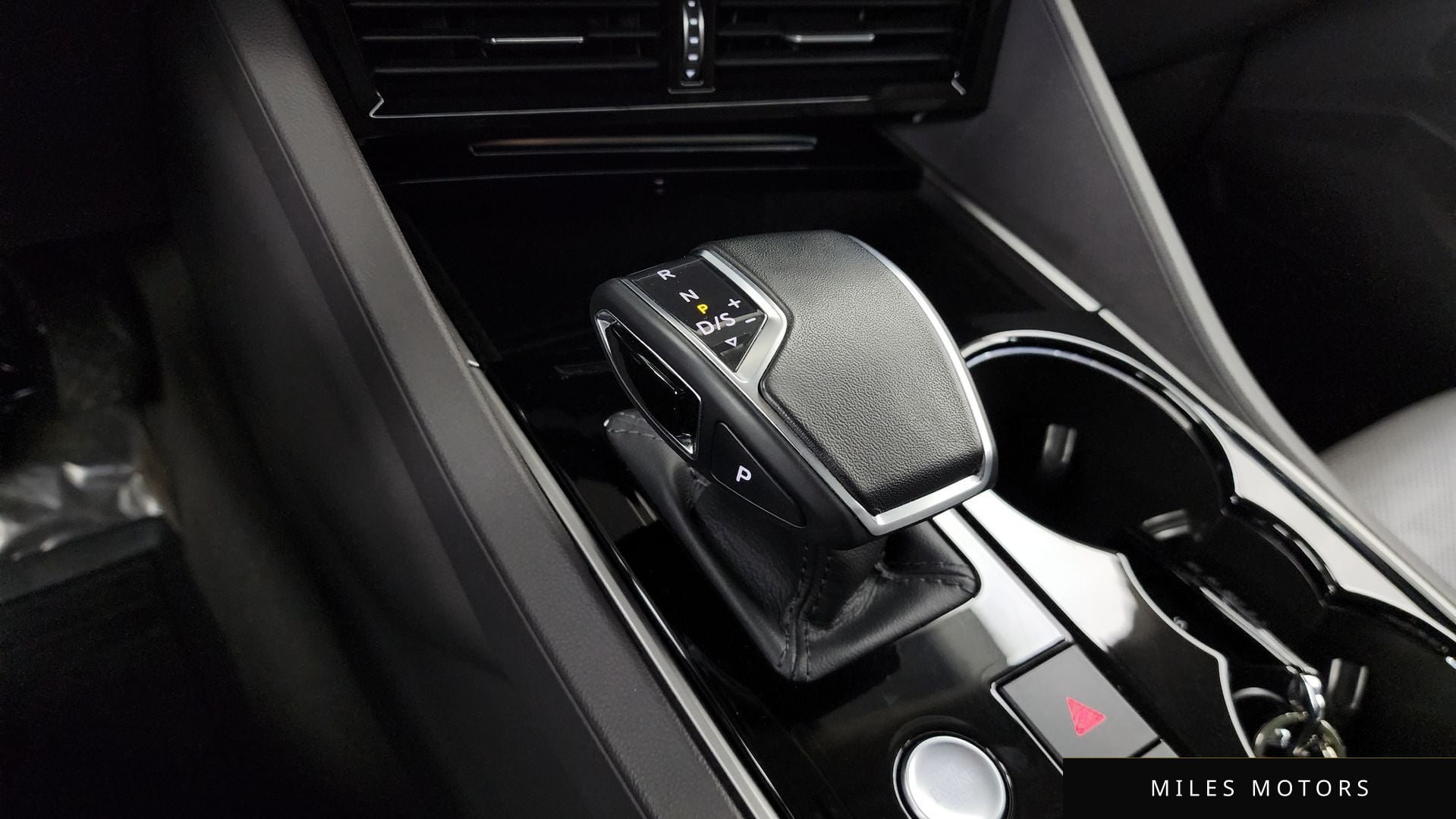 Volkswagen Touareg 2023 — миниатюра 9