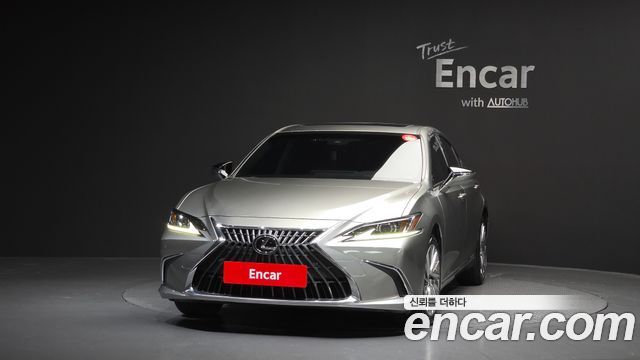 Лексус ES300h 2023 — миниатюра 3