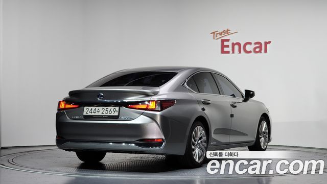 Лексус ES300h 2019 — миниатюра 2