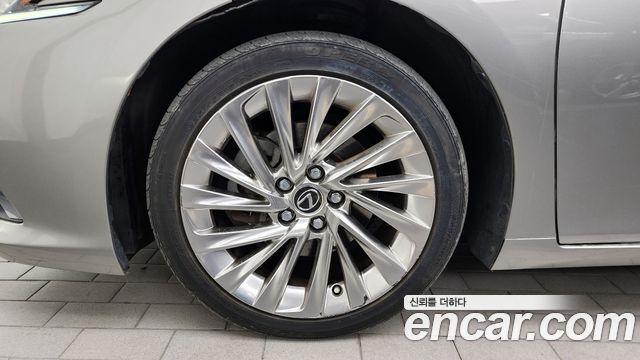 Лексус ES300h 2019 — миниатюра 5
