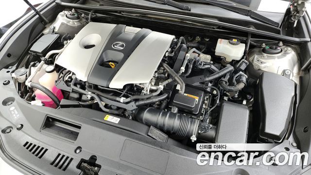 Лексус ES300h 2019 — миниатюра 6