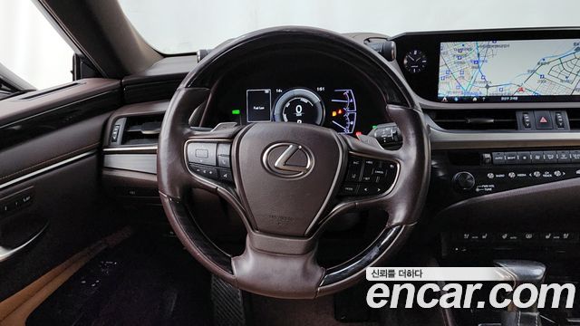 Лексус ES300h 2019 — миниатюра 13