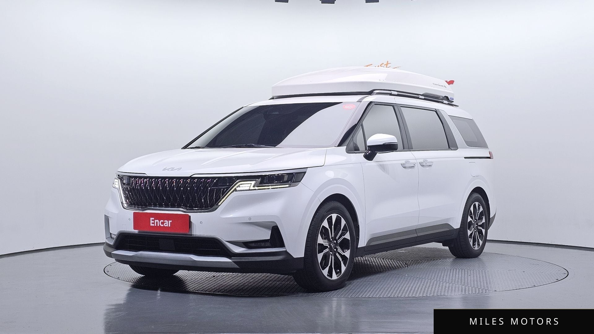 Kia Carnival 2022 — фото 1 из 12