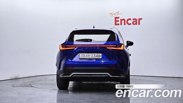 Лексус NX450h+ 2022 — миниатюра 3