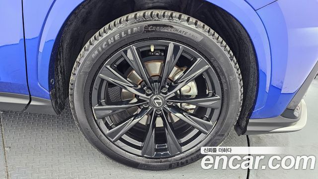 Лексус NX450h+ 2022 — миниатюра 4