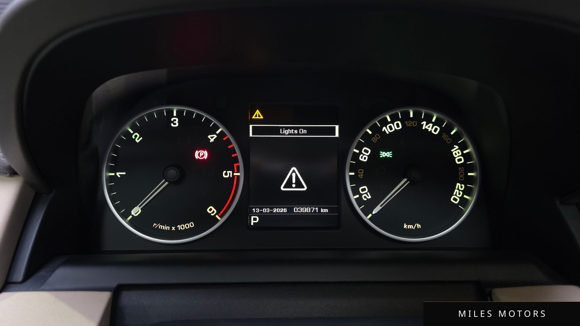 Land Rover Discovery 2016 — миниатюра 8