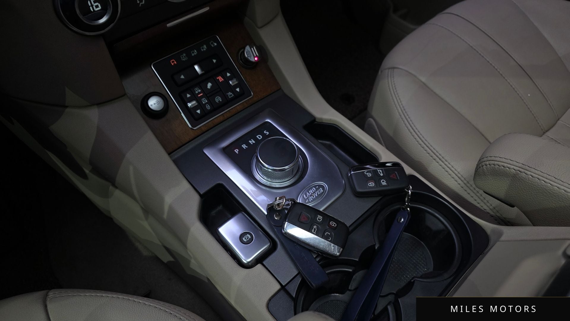 Land Rover Discovery 2016 — миниатюра 9