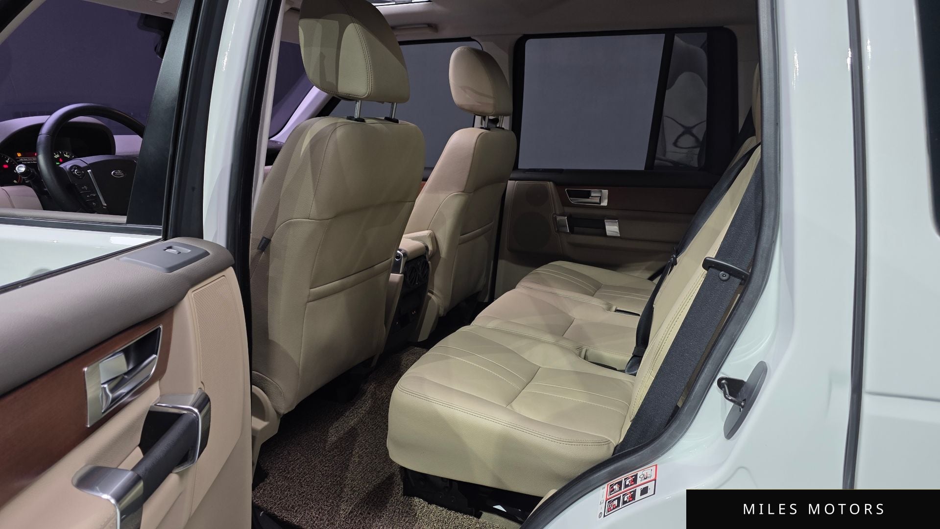 Land Rover Discovery 2016 — миниатюра 12