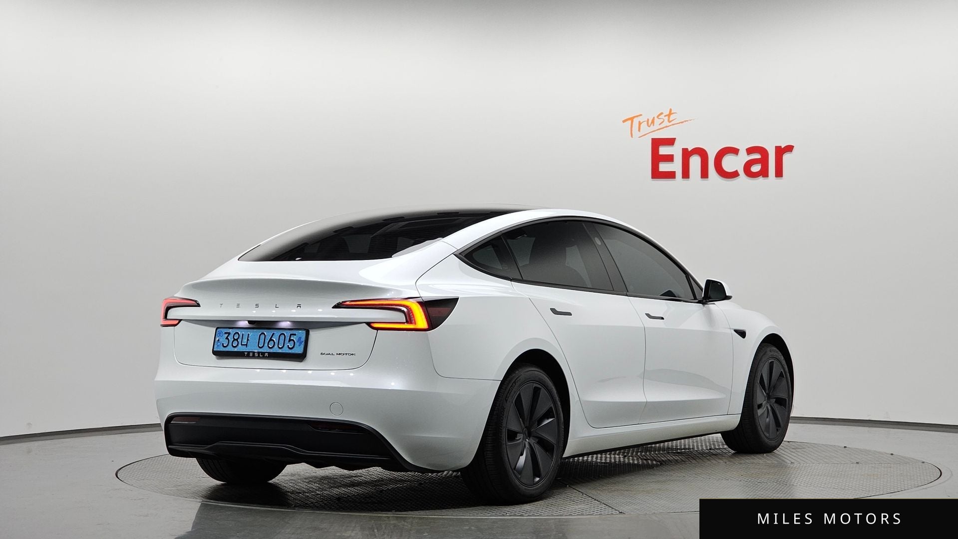 Tesla 모델 3 2024 — миниатюра 2