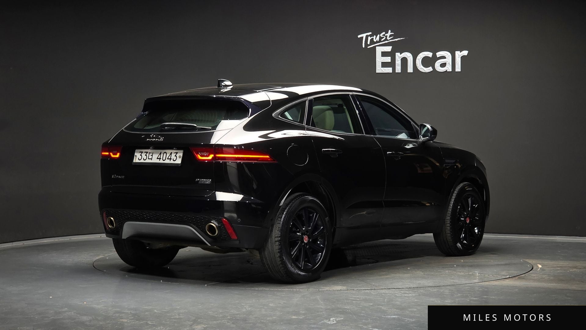 Jaguar E-PACE 2018 — миниатюра 2