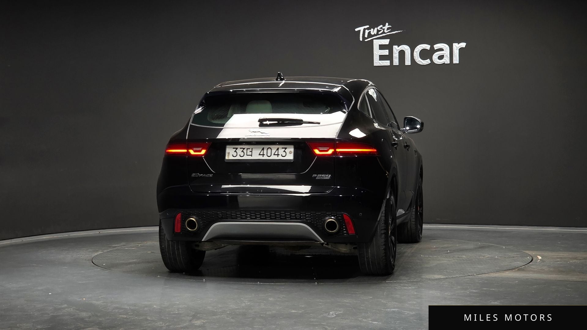 Jaguar E-PACE 2018 — миниатюра 4