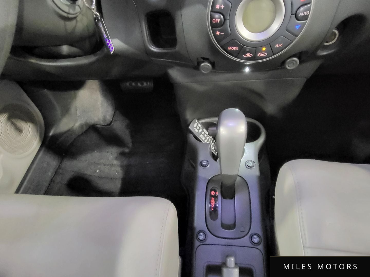 Nissan Cube 2011 — миниатюра 10