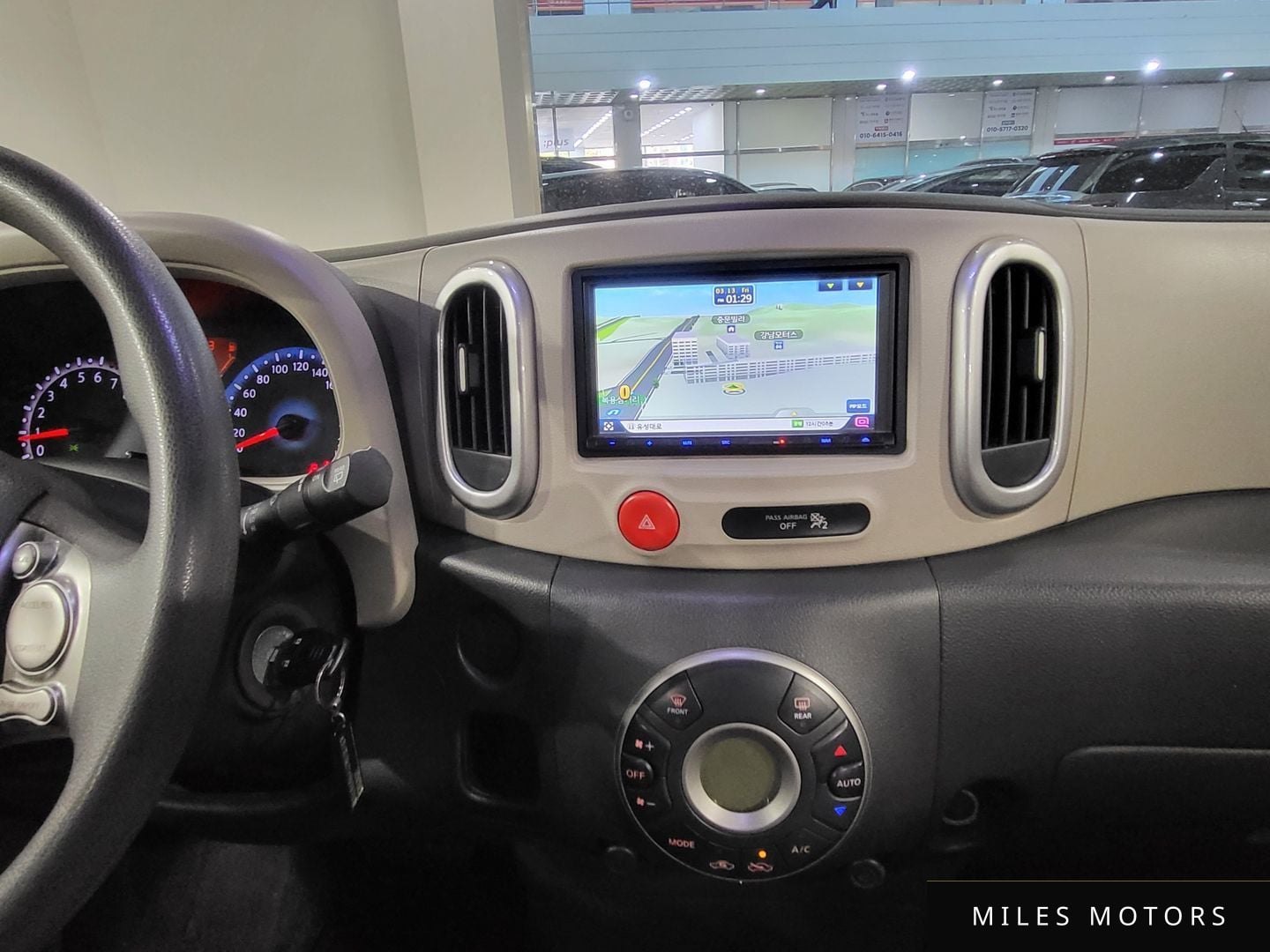 Nissan Cube 2011 — миниатюра 11