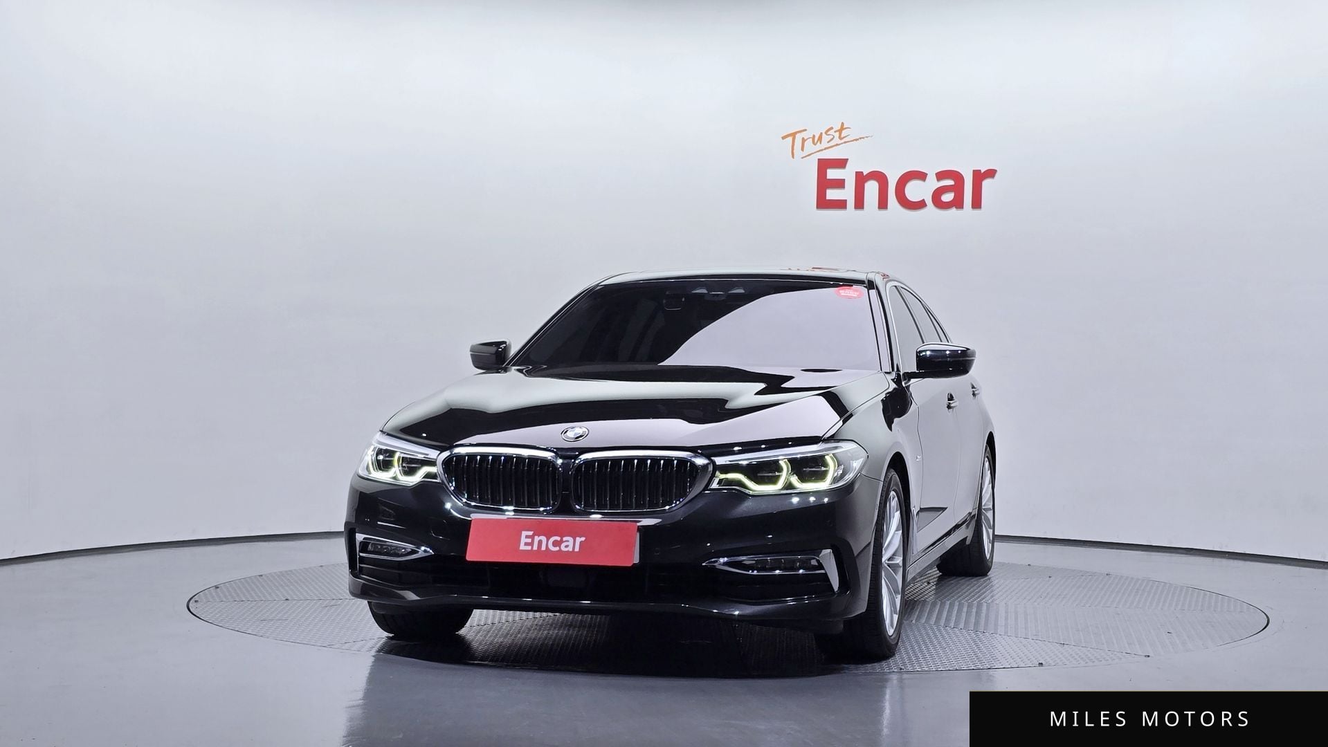 BMW 5 Series (G30) 2018 — миниатюра 3