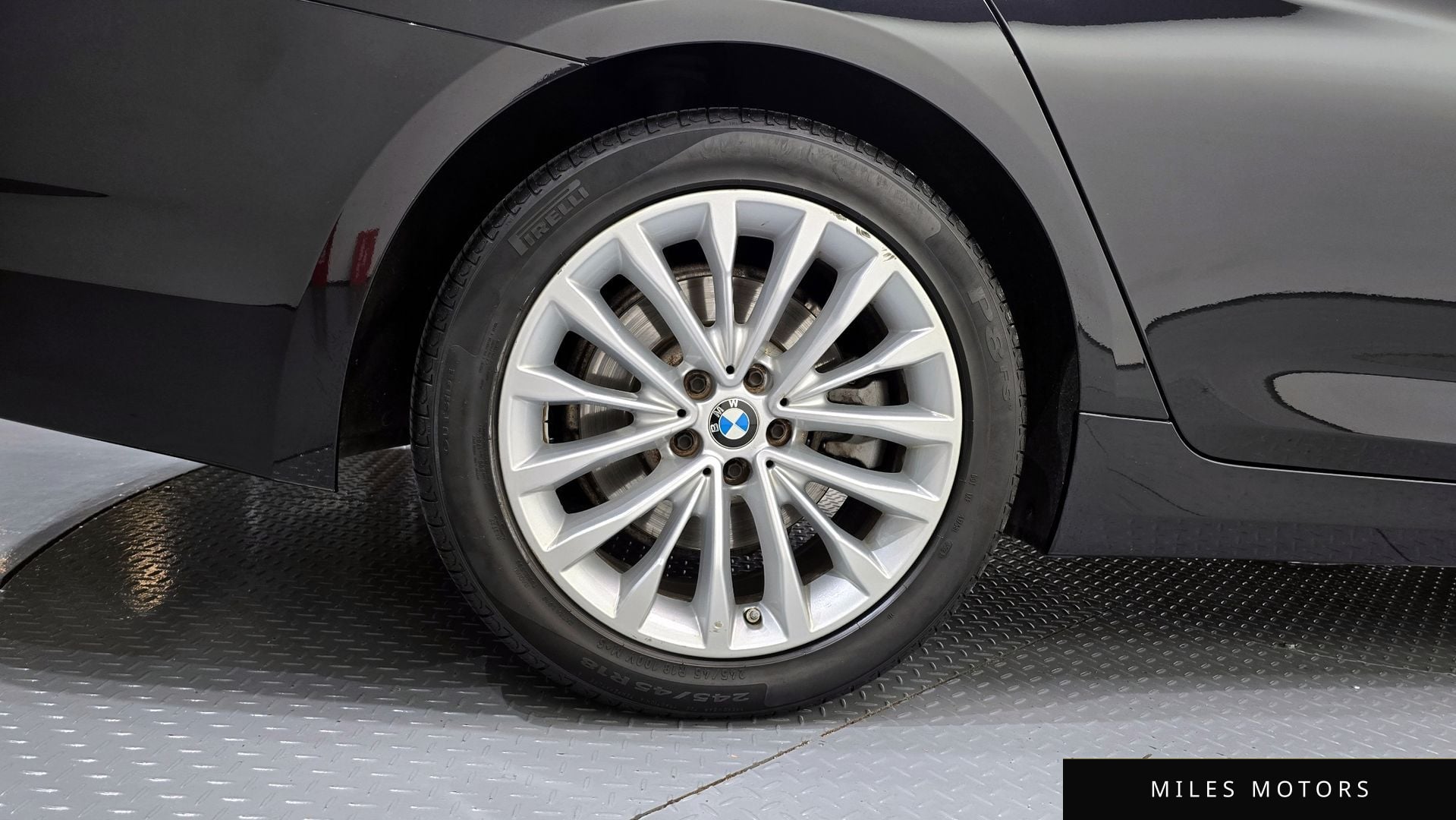 BMW 5 Series (G30) 2018 — миниатюра 5