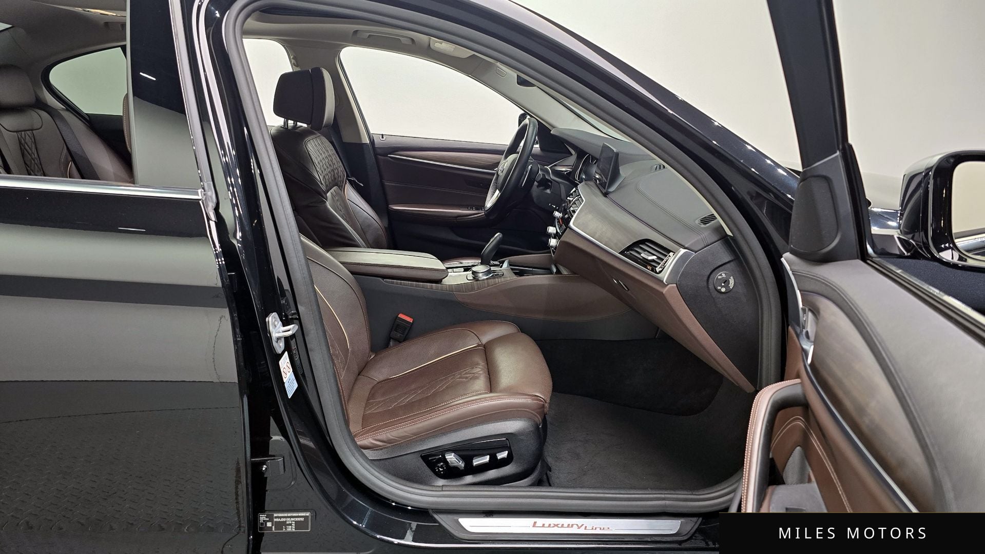 BMW 5 Series (G30) 2018 — миниатюра 10