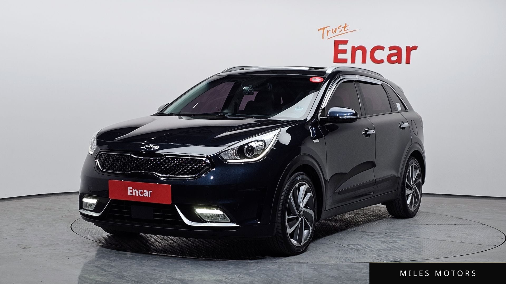 Kia Niro 2017 — фото 1 из 12