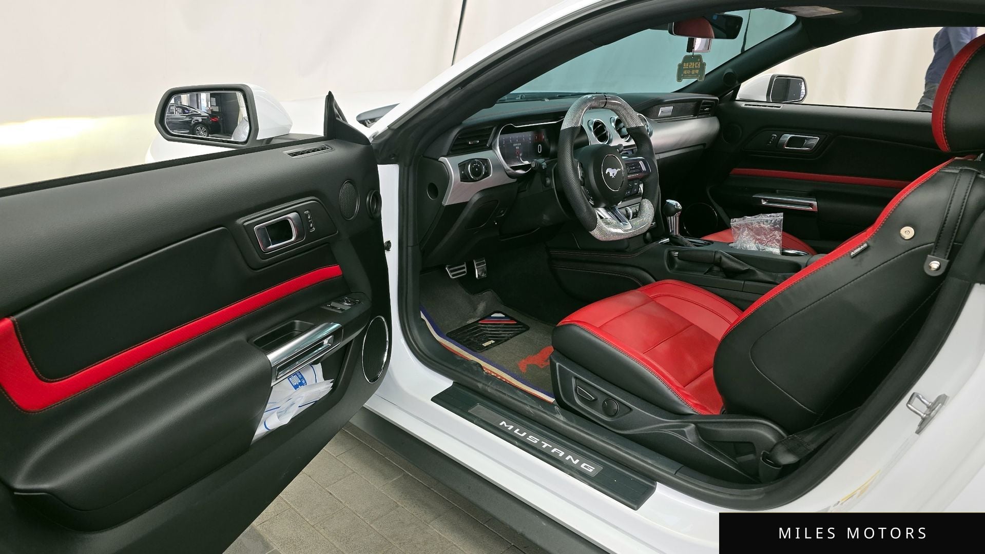 Ford Mustang 2023 — миниатюра 10