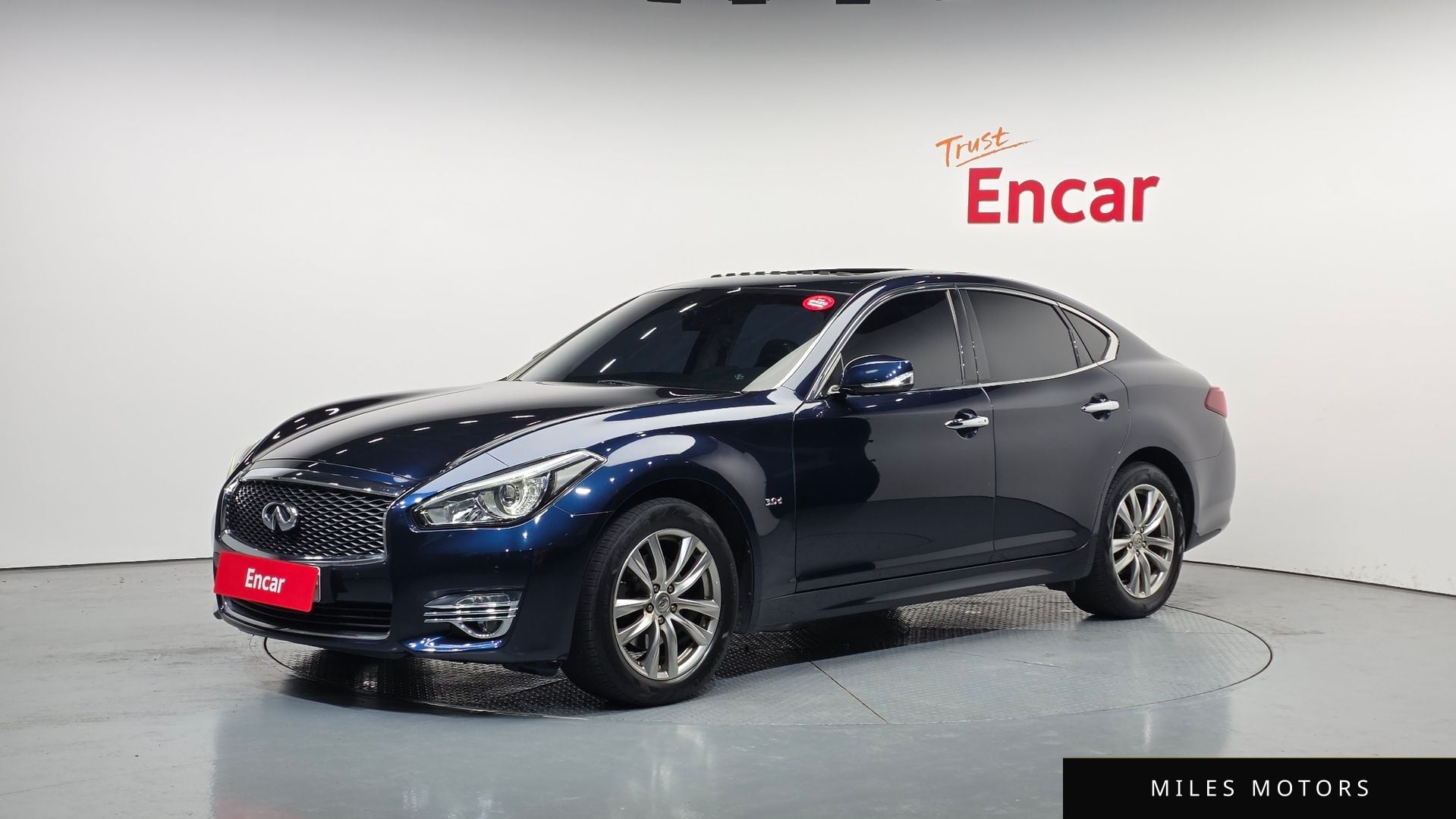 Infiniti Q70 2015 — фото 1 из 12