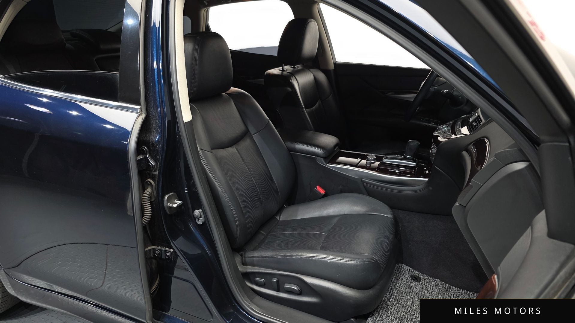Infiniti Q70 2015 — миниатюра 12