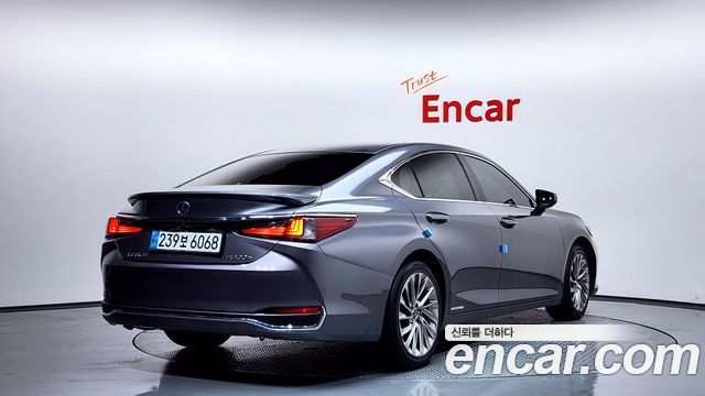 Лексус ES300h 2019 — миниатюра 2
