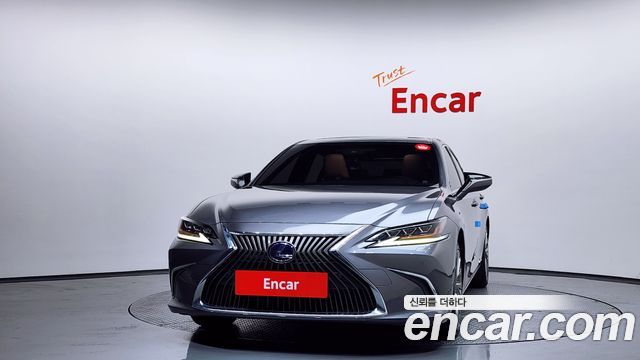 Лексус ES300h 2019 — миниатюра 3