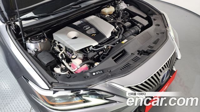 Лексус ES300h 2019 — миниатюра 6