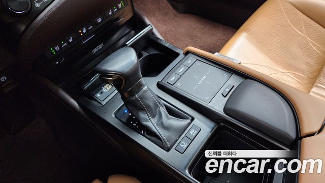 Лексус ES300h 2019 — миниатюра 9