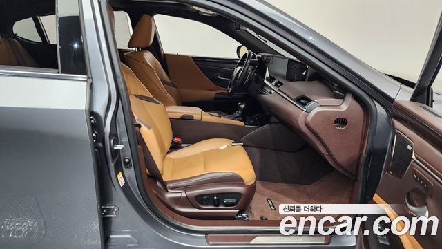 Лексус ES300h 2019 — миниатюра 11