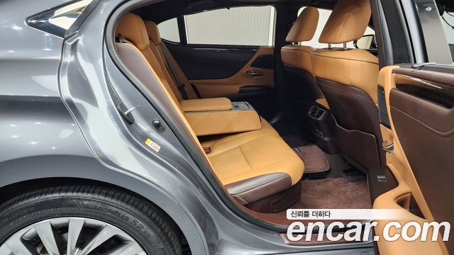 Лексус ES300h 2019 — миниатюра 12
