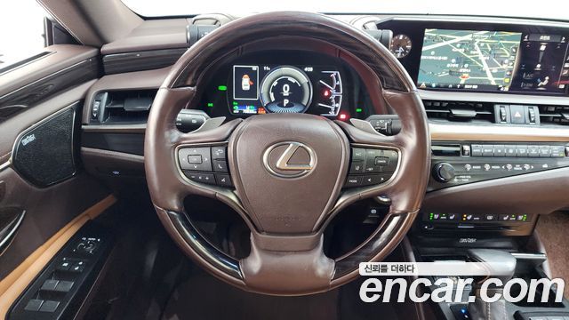 Лексус ES300h 2019 — миниатюра 13