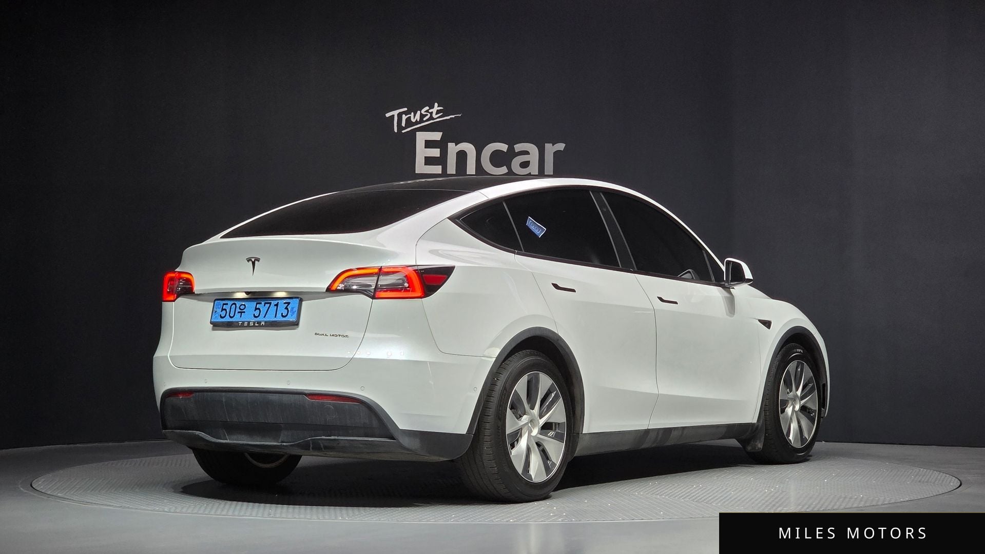 Tesla Model Y 2021 — миниатюра 2