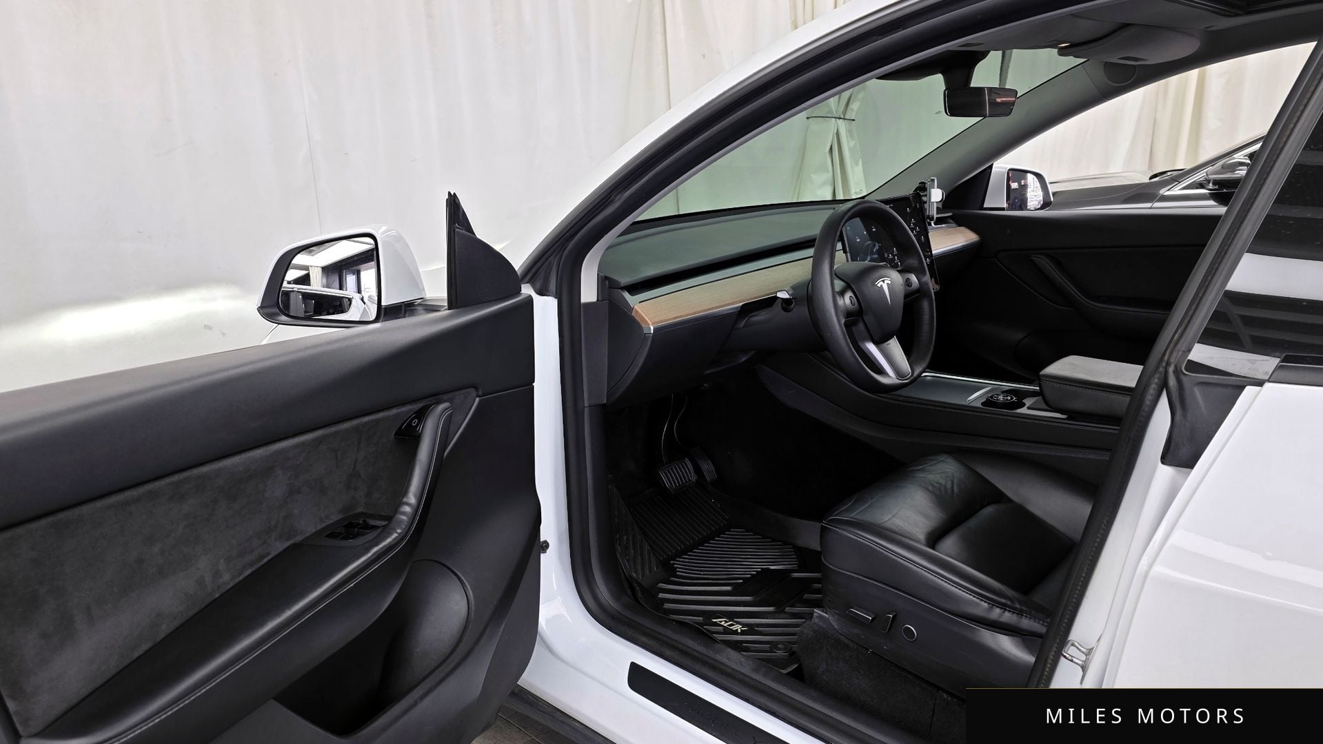 Tesla Model Y 2021 — миниатюра 10