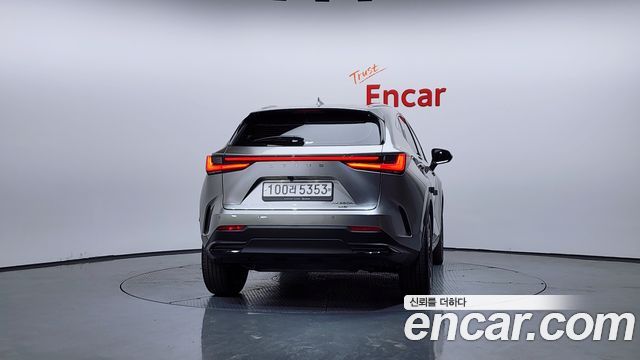 Лексус NX350h 2023 — миниатюра 4