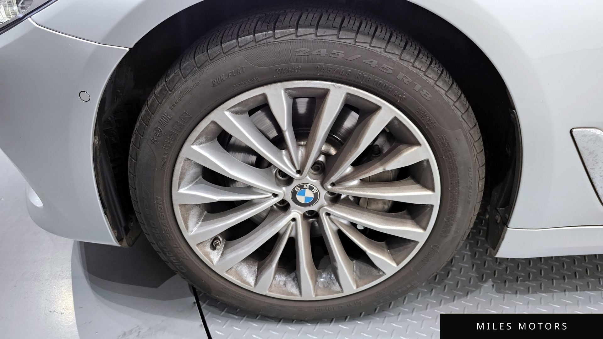 BMW 5 Series (G30) 2019 — миниатюра 5